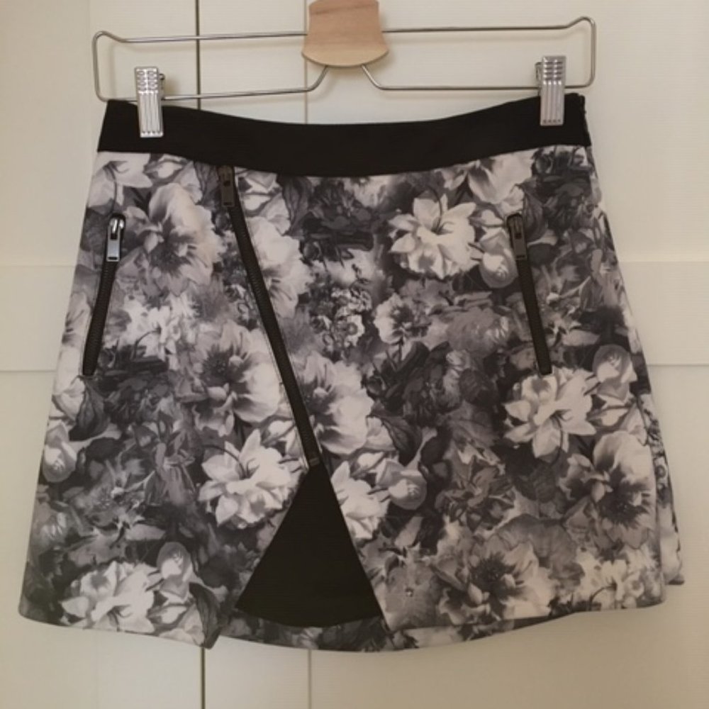 Zara Basic Women's Floral Zip Mini Skirt